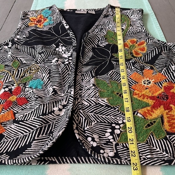 Chico’s Embroidered Tropical Print Floral Appliqué Open Front Vest Size XL 16/18 - Picture 9 of 10